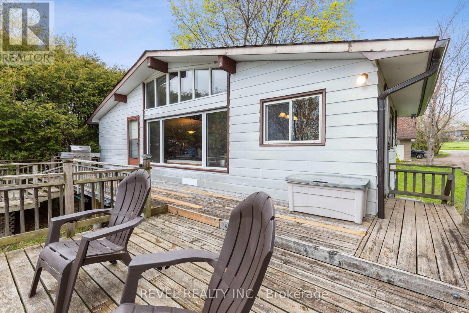 18 LAKEVIEW BOULEVARD - 36