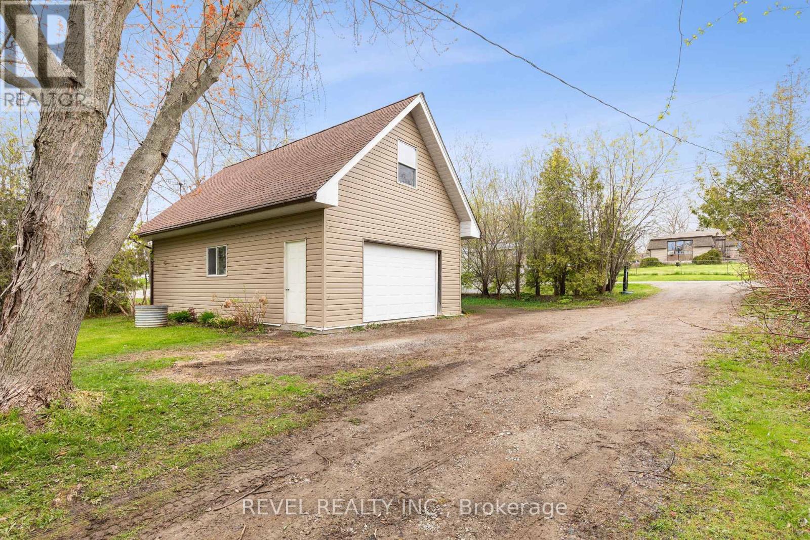 18 LAKEVIEW BOULEVARD - 46