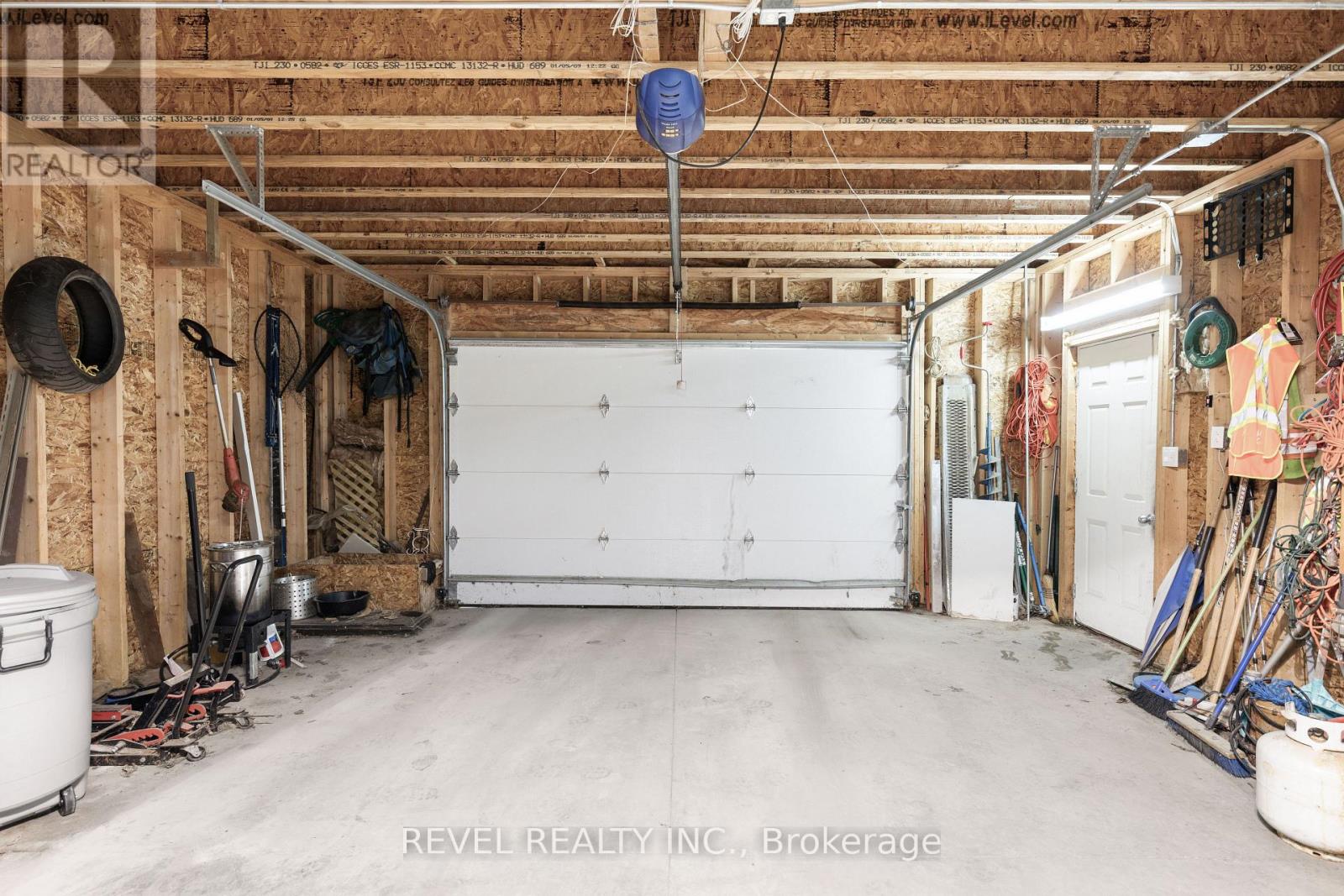 18 LAKEVIEW BOULEVARD - 47