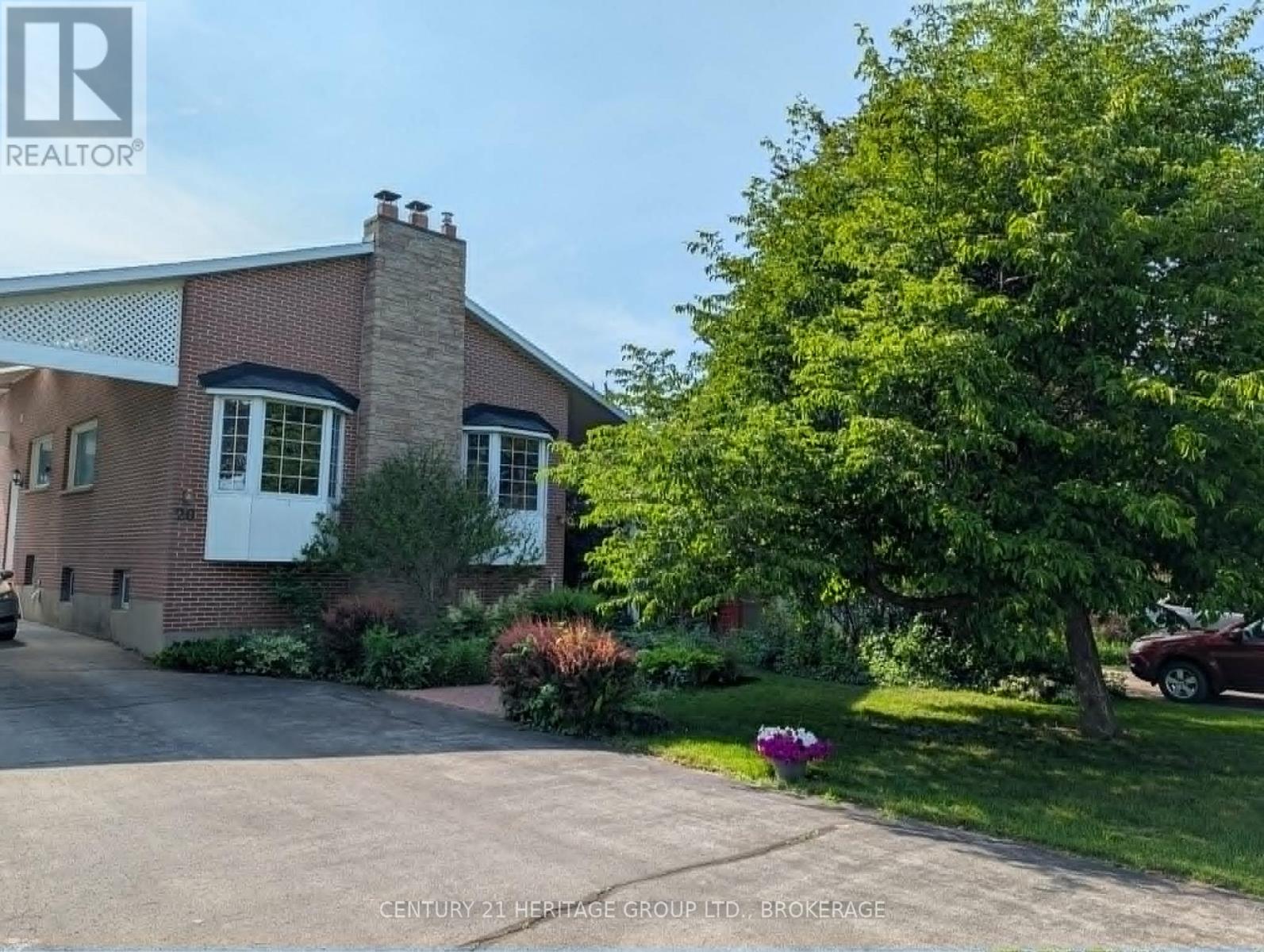 20 OAKRIDGE AVENUE - 1
