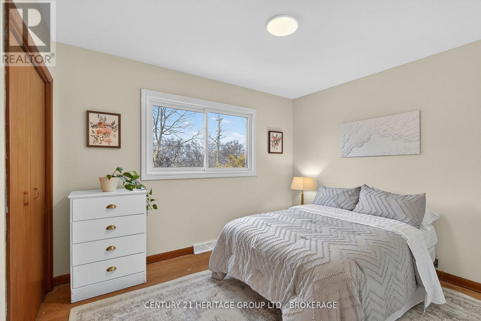 20 OAKRIDGE AVENUE - 25