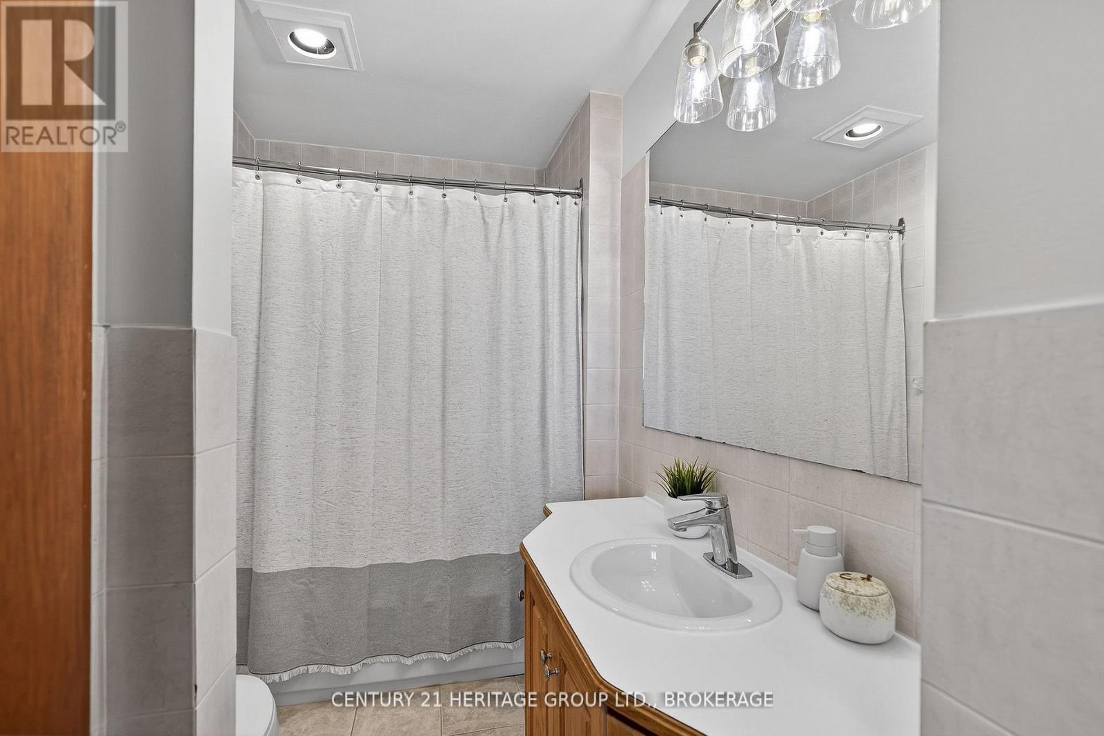 20 OAKRIDGE AVENUE - 29