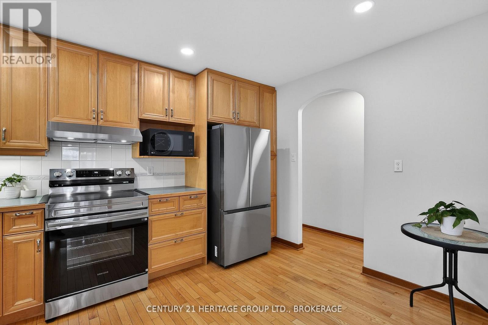 20 OAKRIDGE AVENUE - 21