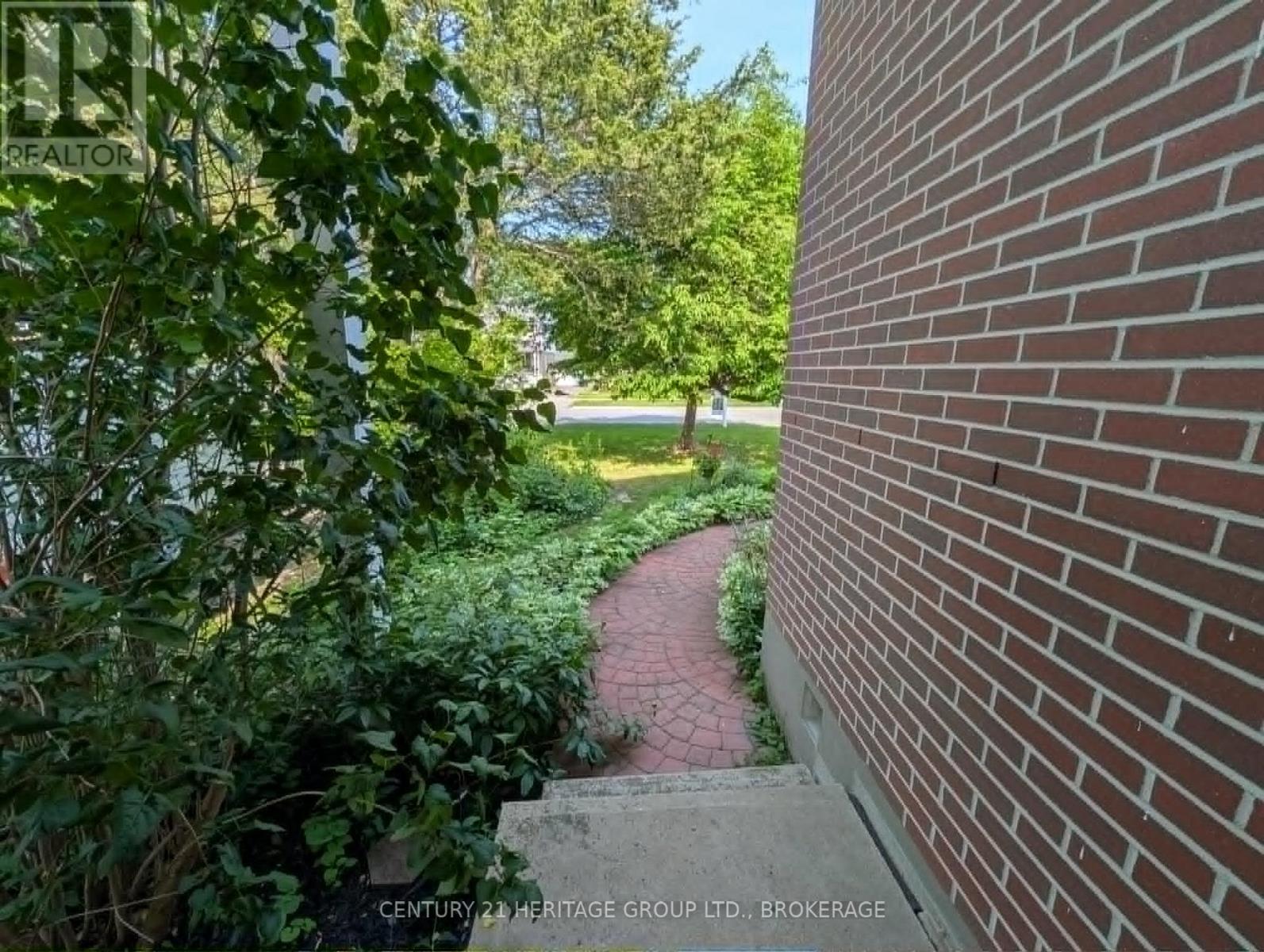 20 OAKRIDGE AVENUE - 4