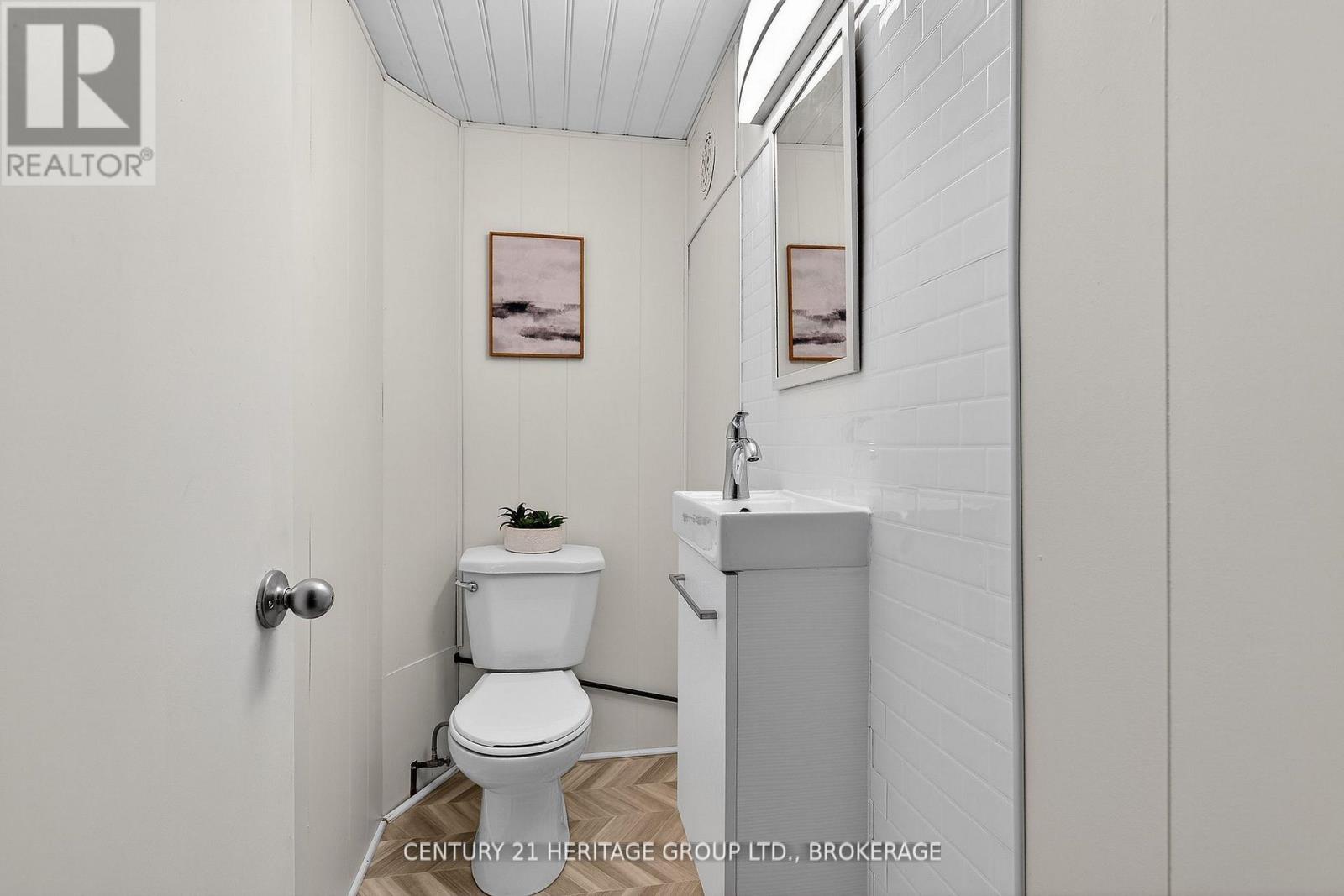 20 OAKRIDGE AVENUE - 43