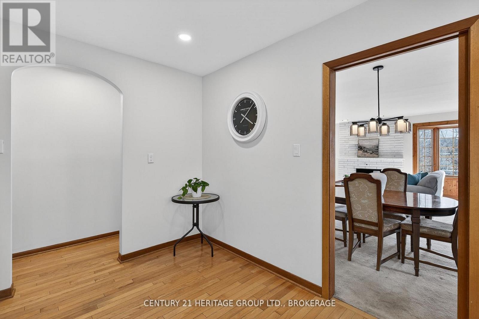 20 OAKRIDGE AVENUE - 20