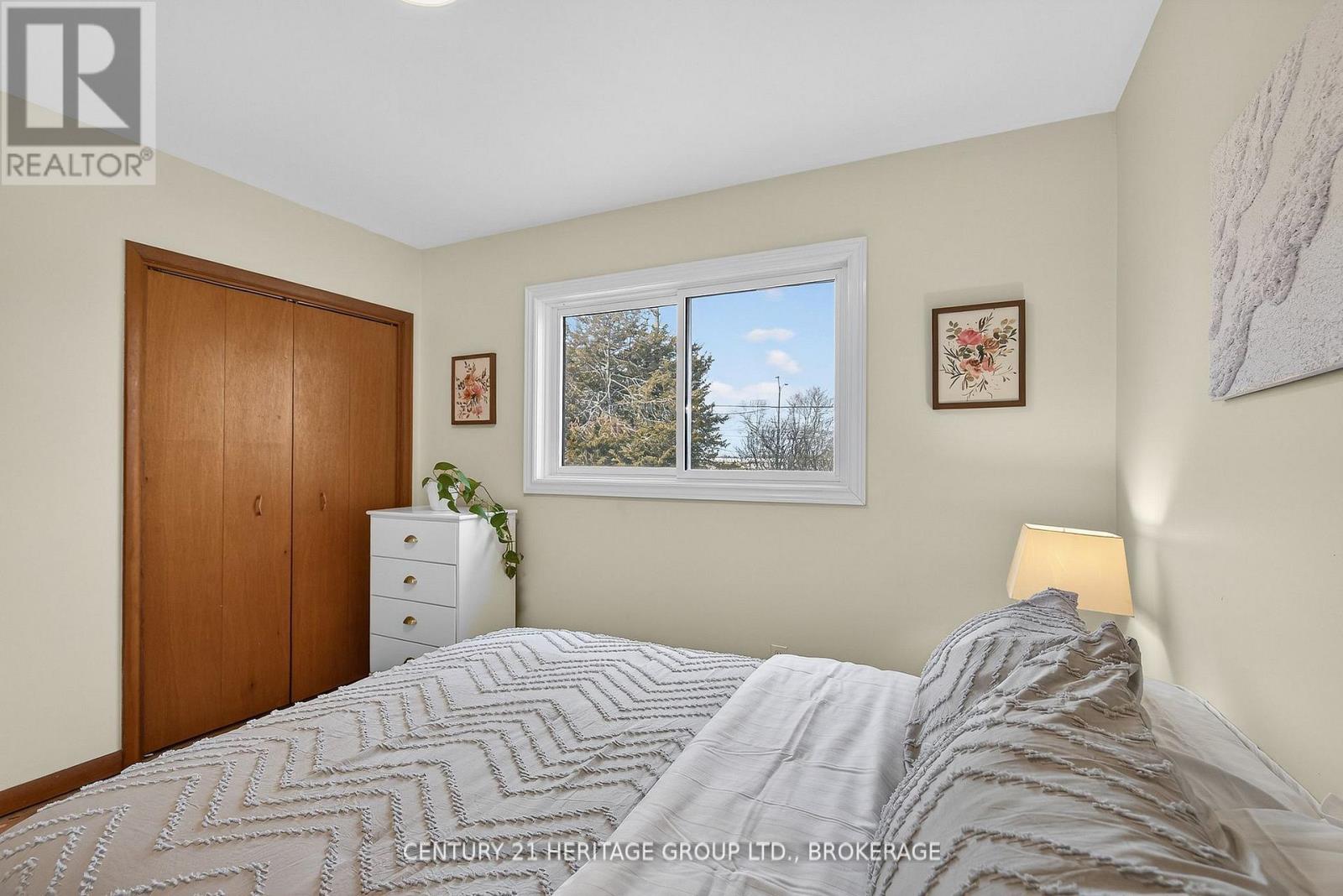 20 OAKRIDGE AVENUE - 26