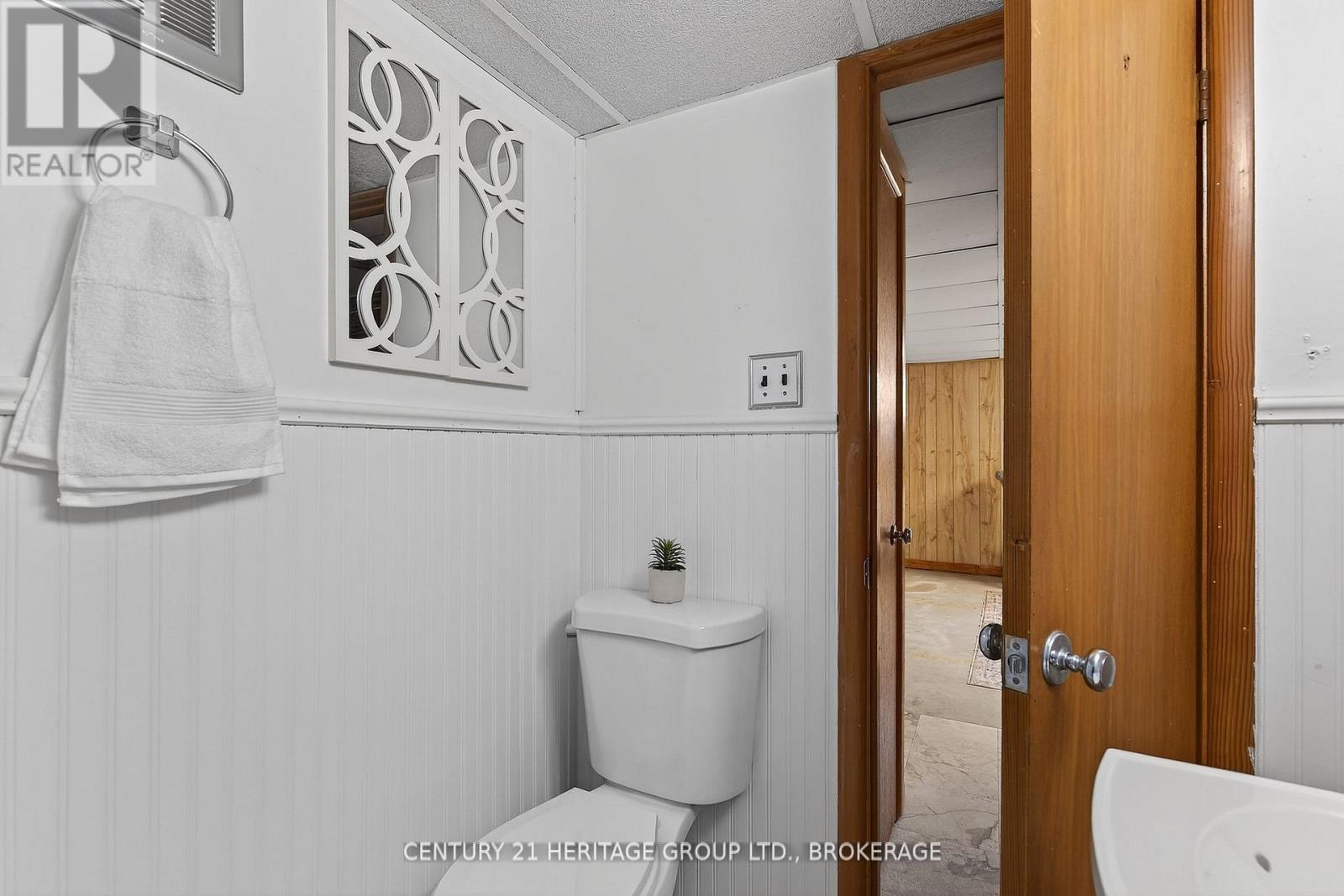 20 OAKRIDGE AVENUE - 39