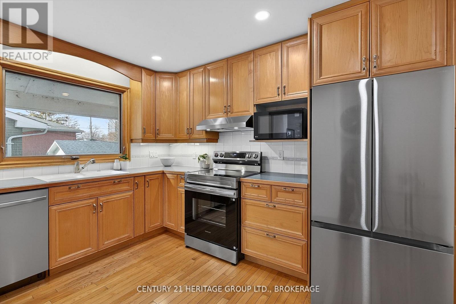 20 OAKRIDGE AVENUE - 19