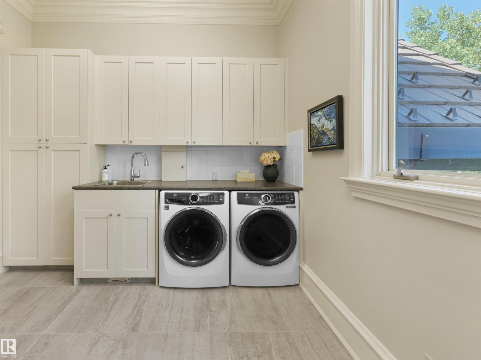 237 WILSON LN NW - 33
