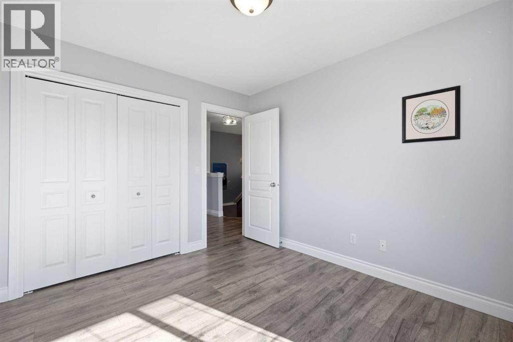 4 Cougar Ridge Mews SW - 30