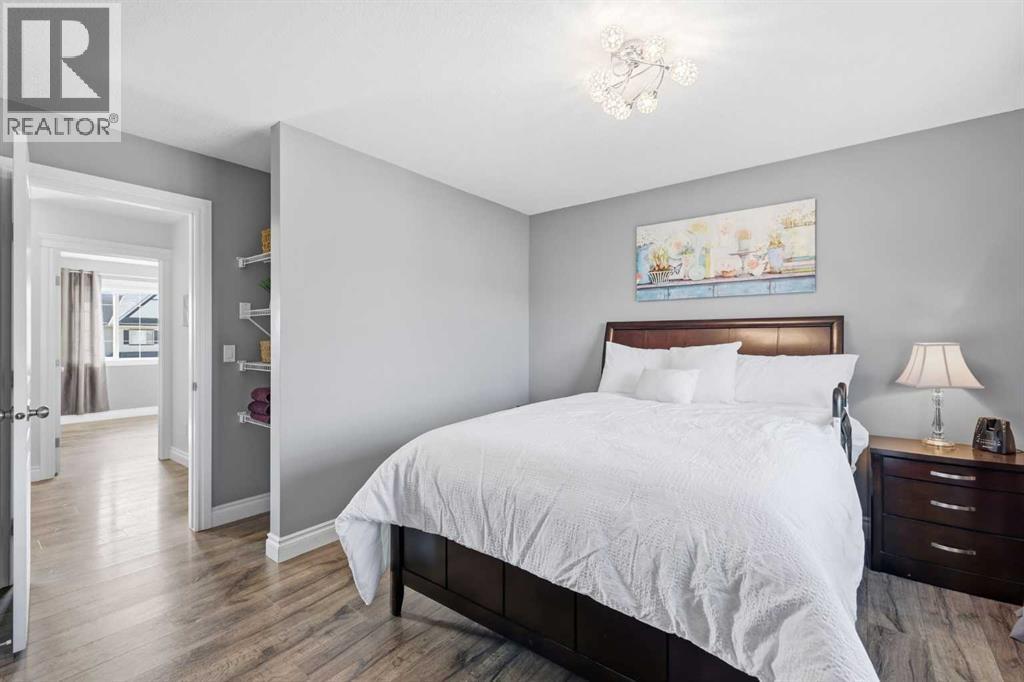 4 Cougar Ridge Mews SW - 24
