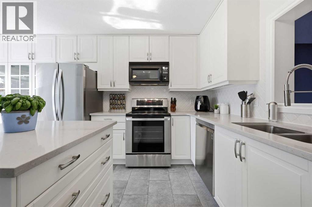 4 Cougar Ridge Mews SW - 12