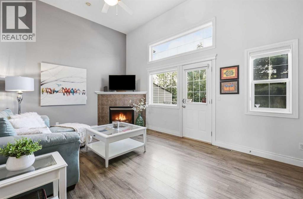 4 Cougar Ridge Mews SW - 4