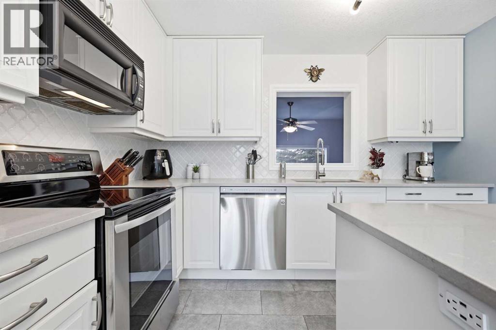 4 Cougar Ridge Mews SW - 13
