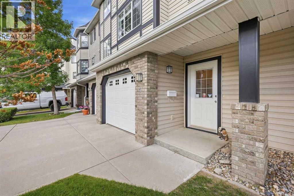 4 Cougar Ridge Mews SW - 32