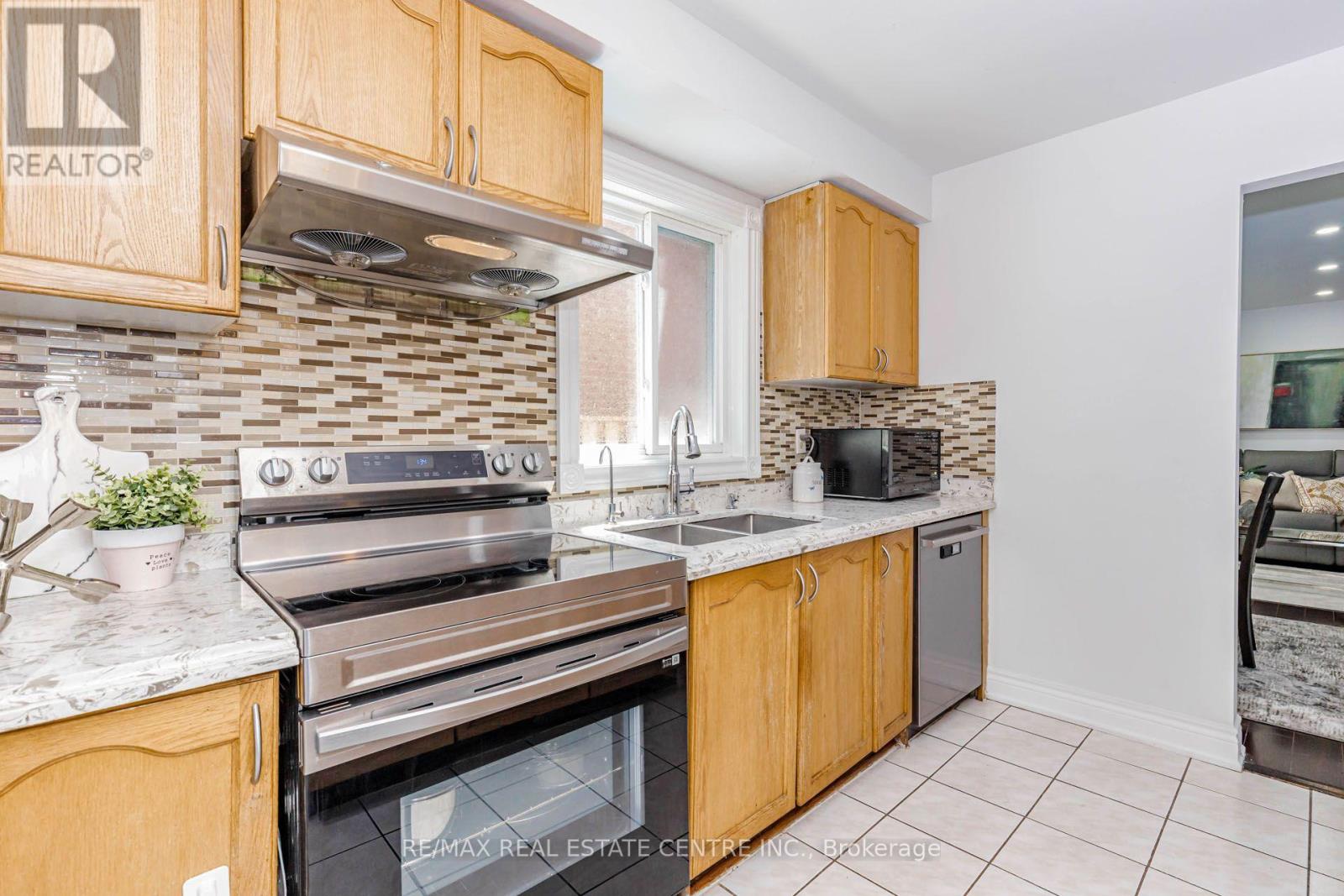 41 LETTY AVENUE - 10