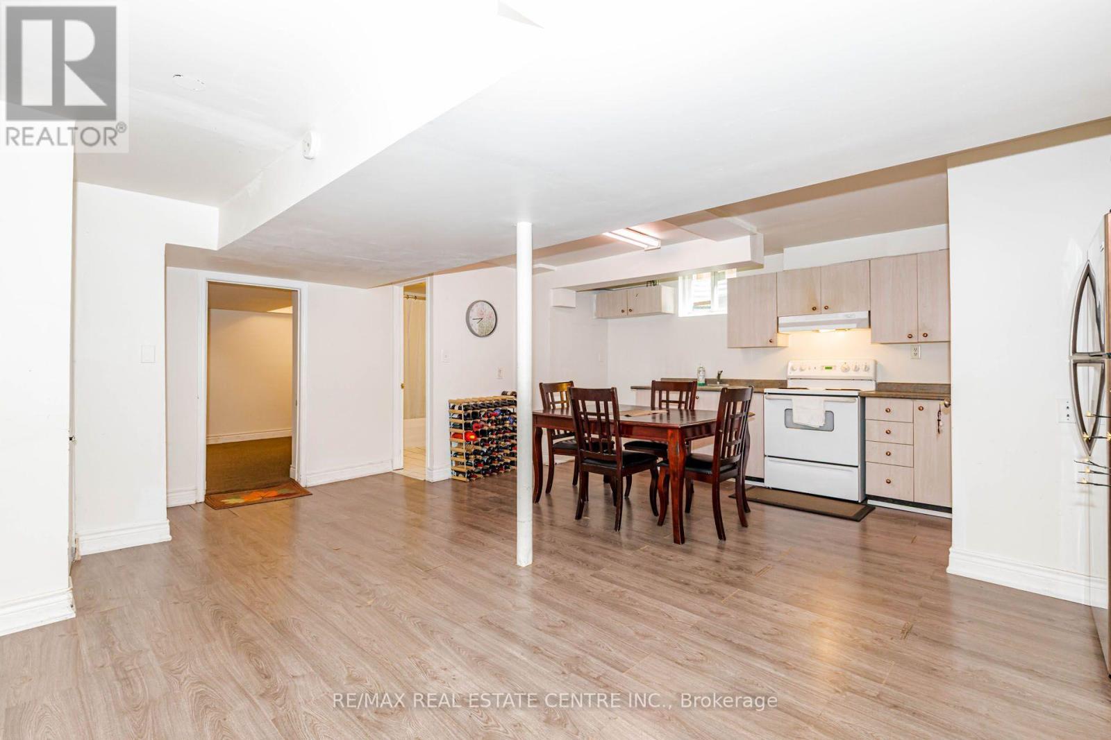 41 LETTY AVENUE - 24