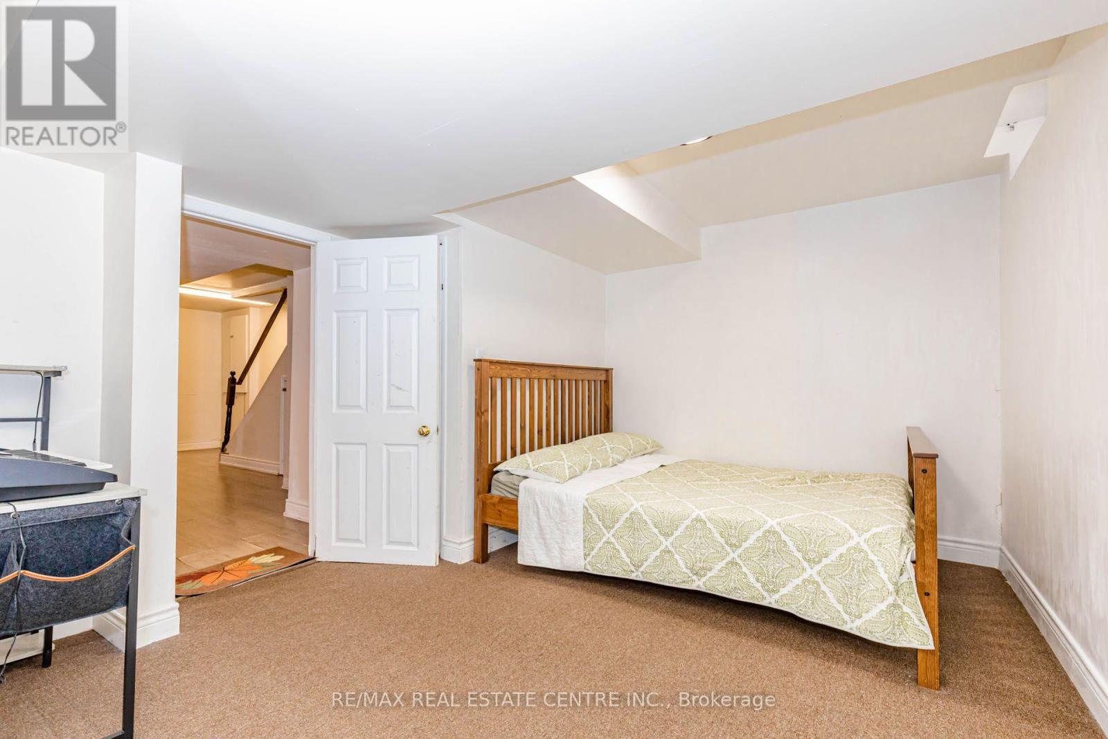 41 LETTY AVENUE - 26