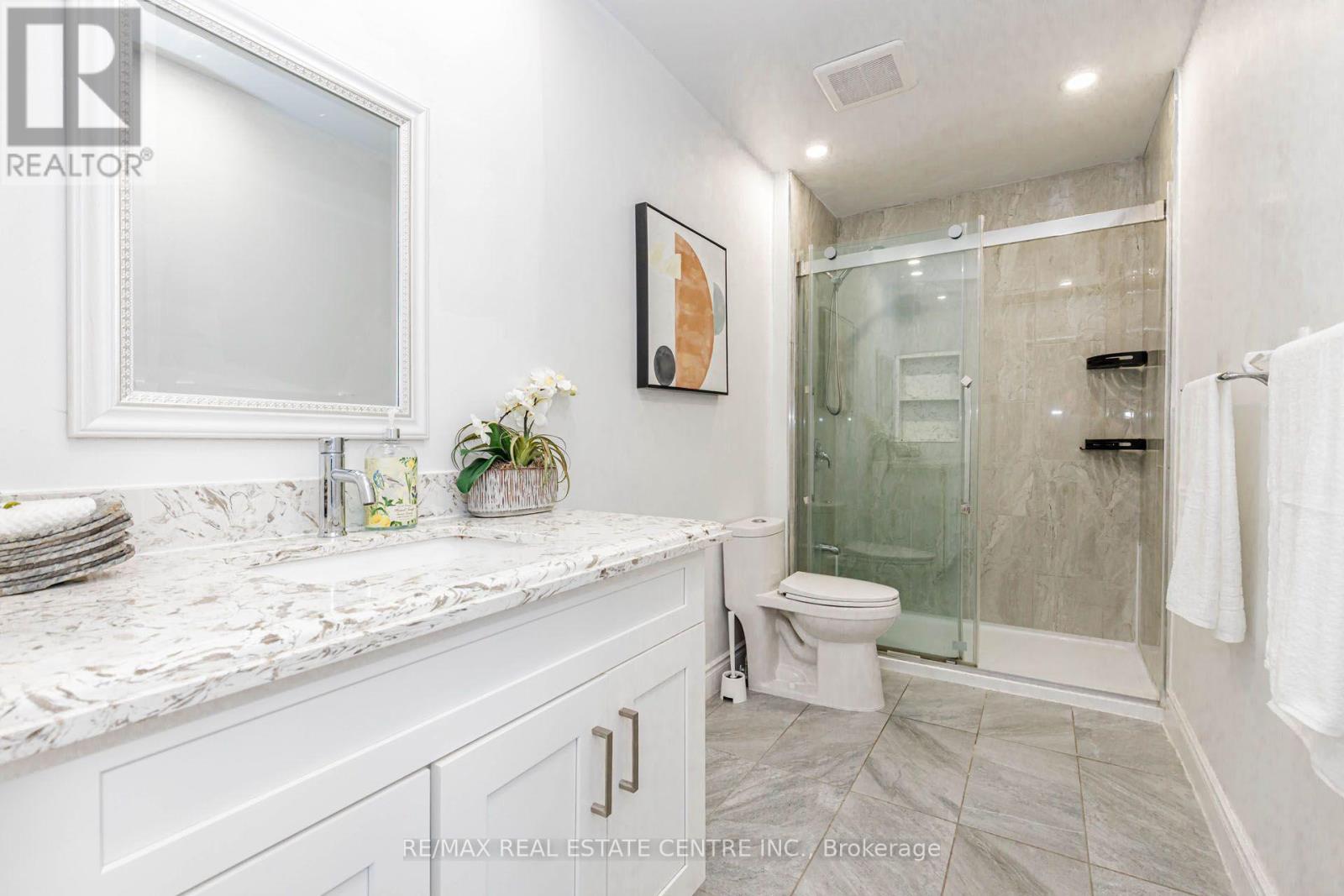 41 LETTY AVENUE - 21
