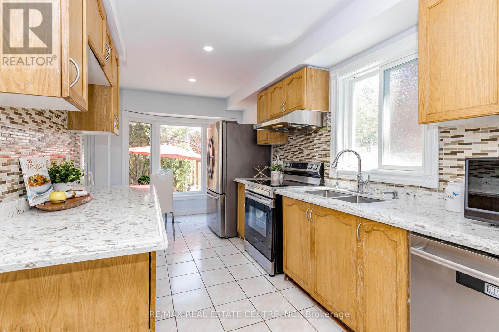 41 LETTY AVENUE - 9