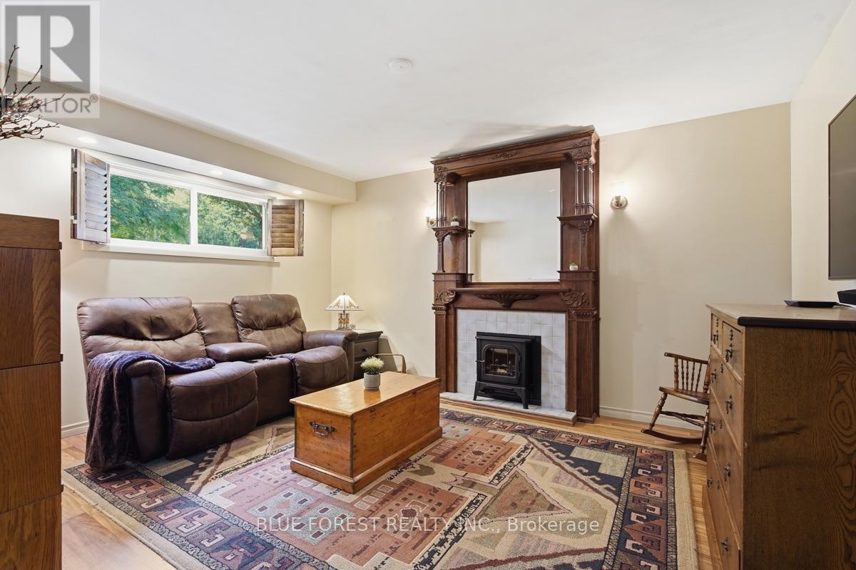 708 HEADLEY DRIVE - 29