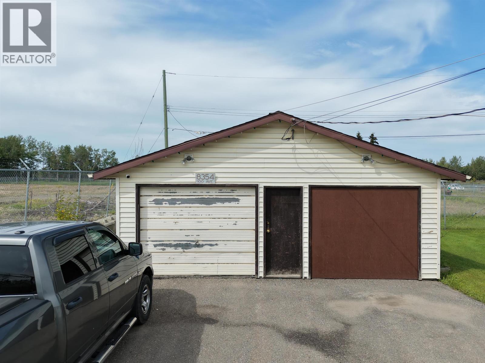 8344-8354 100 AVENUE - 15