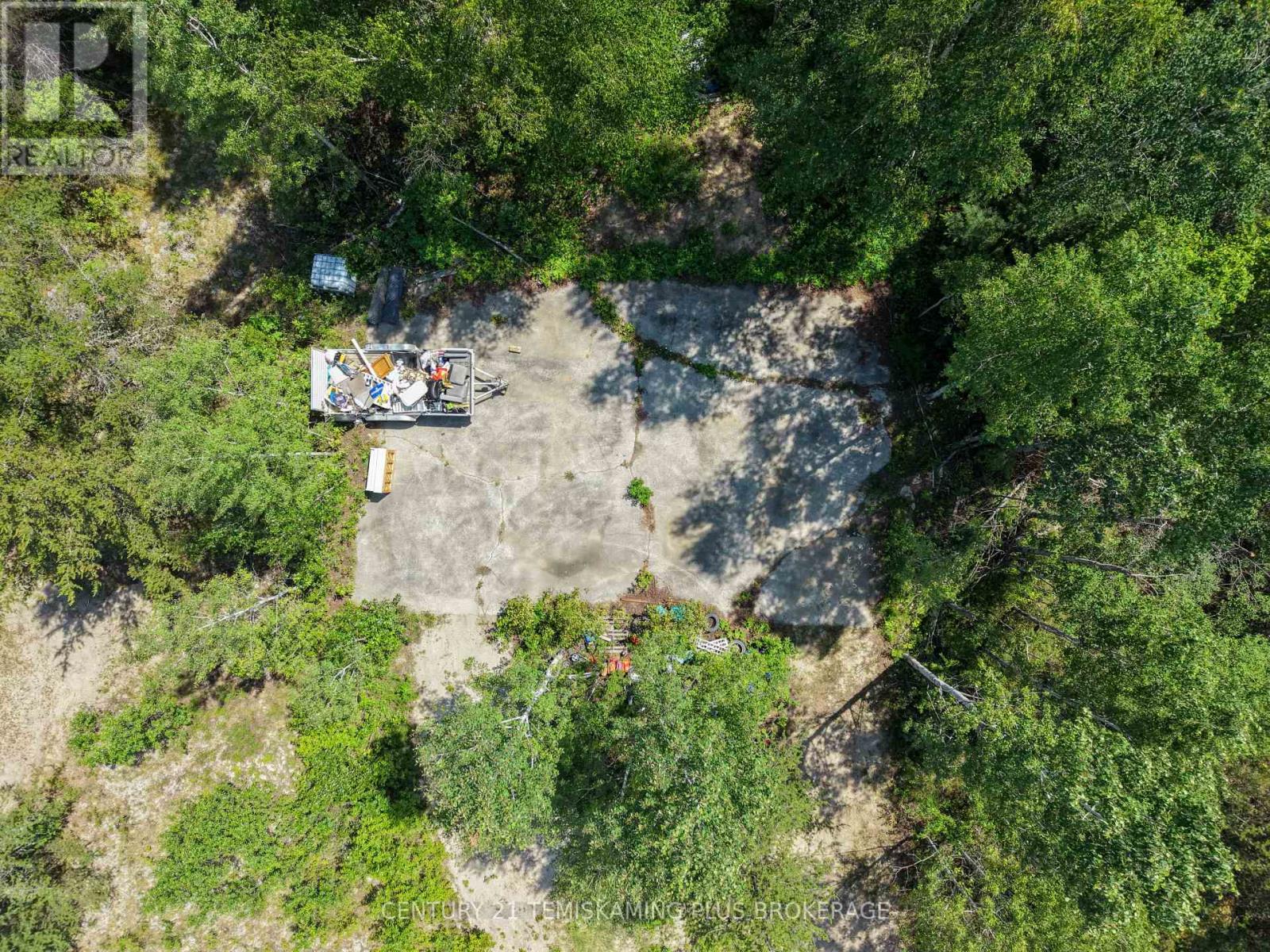 505544 AIRPORT DRIVE - 27