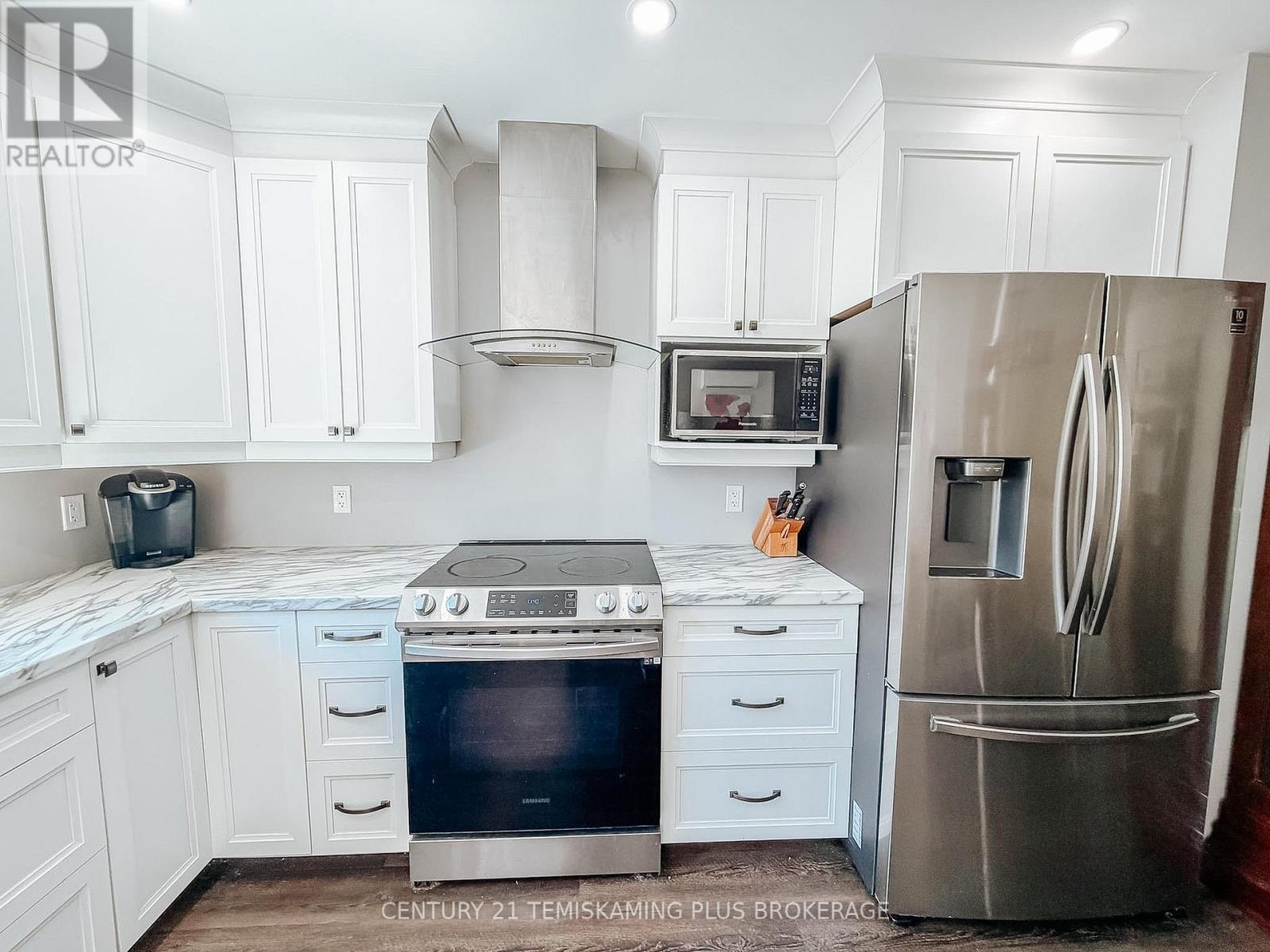 505544 AIRPORT DRIVE - Image 4