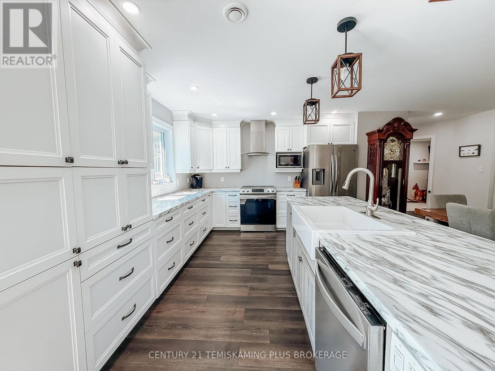 505544 AIRPORT DRIVE - Image 5