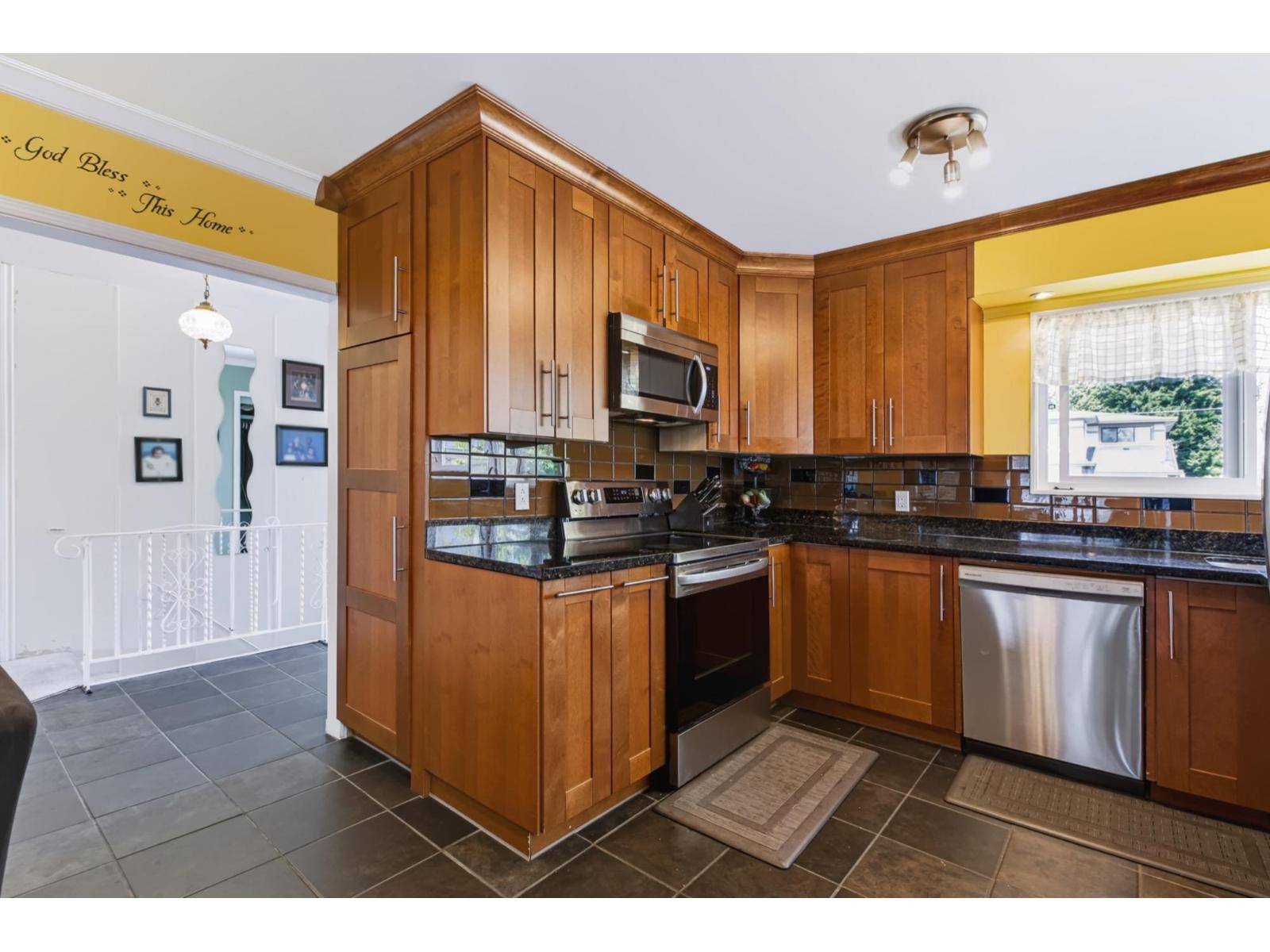 13830 BLACKBURN AVENUE, White Rock