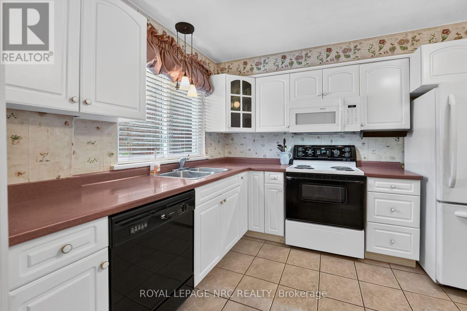 #62 6453 COLBORNE STREET - 5