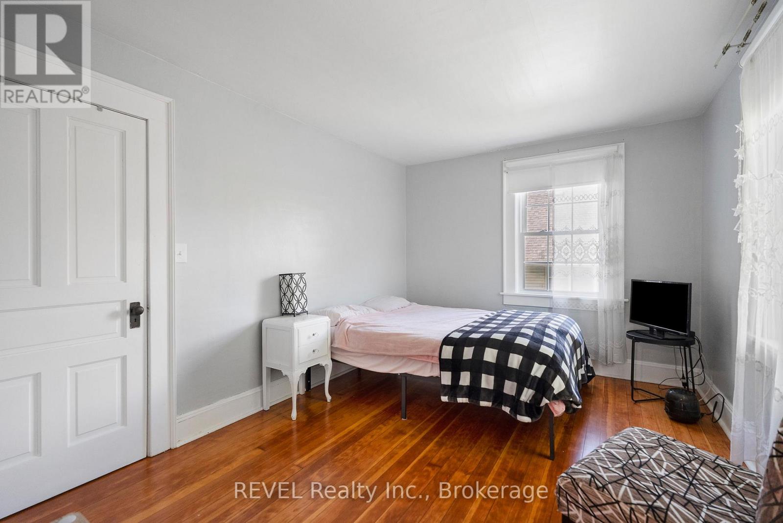166 NORTH STREET N - 21
