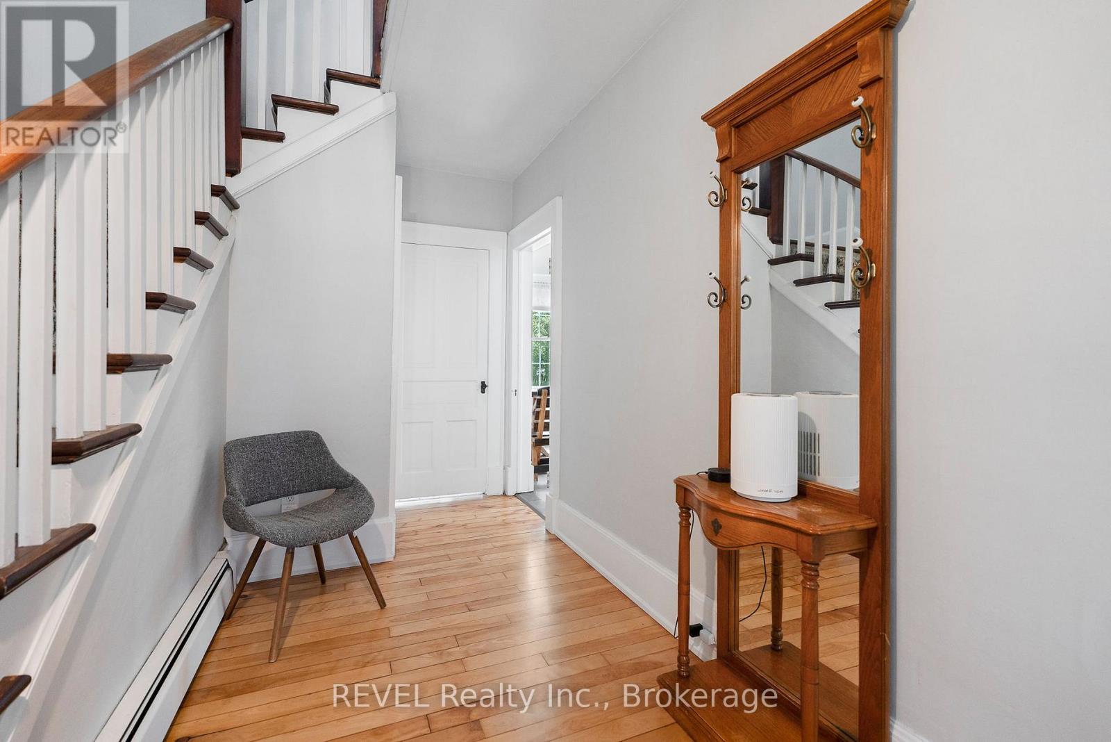 166 NORTH STREET N - 6