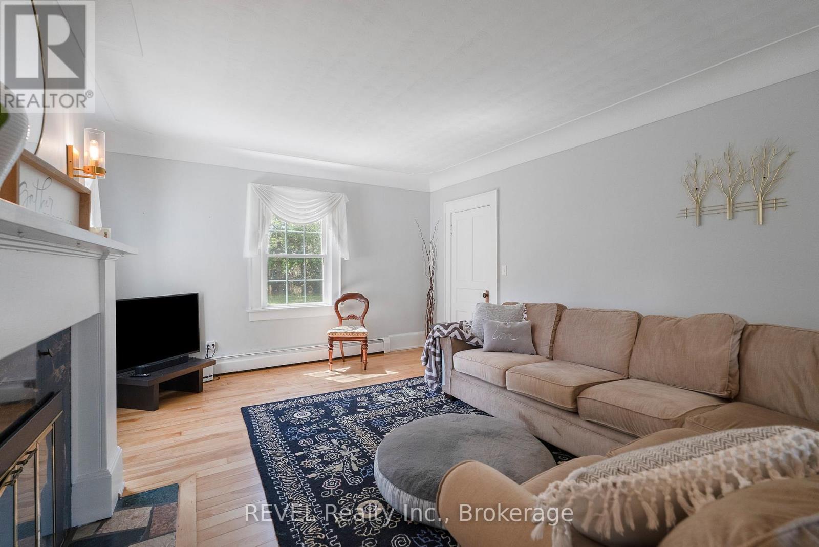 166 NORTH STREET N - 7