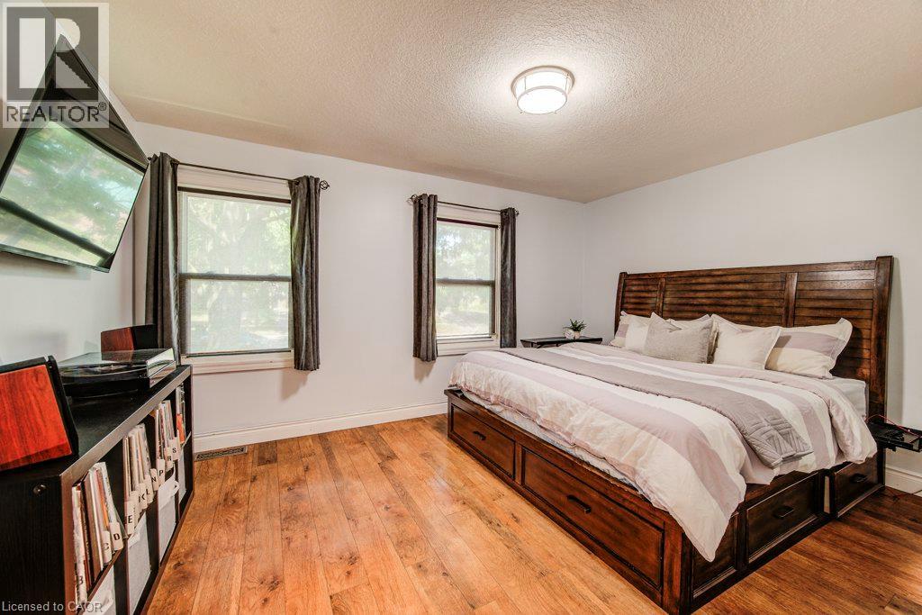 17 CRESTWOOD Avenue - 19