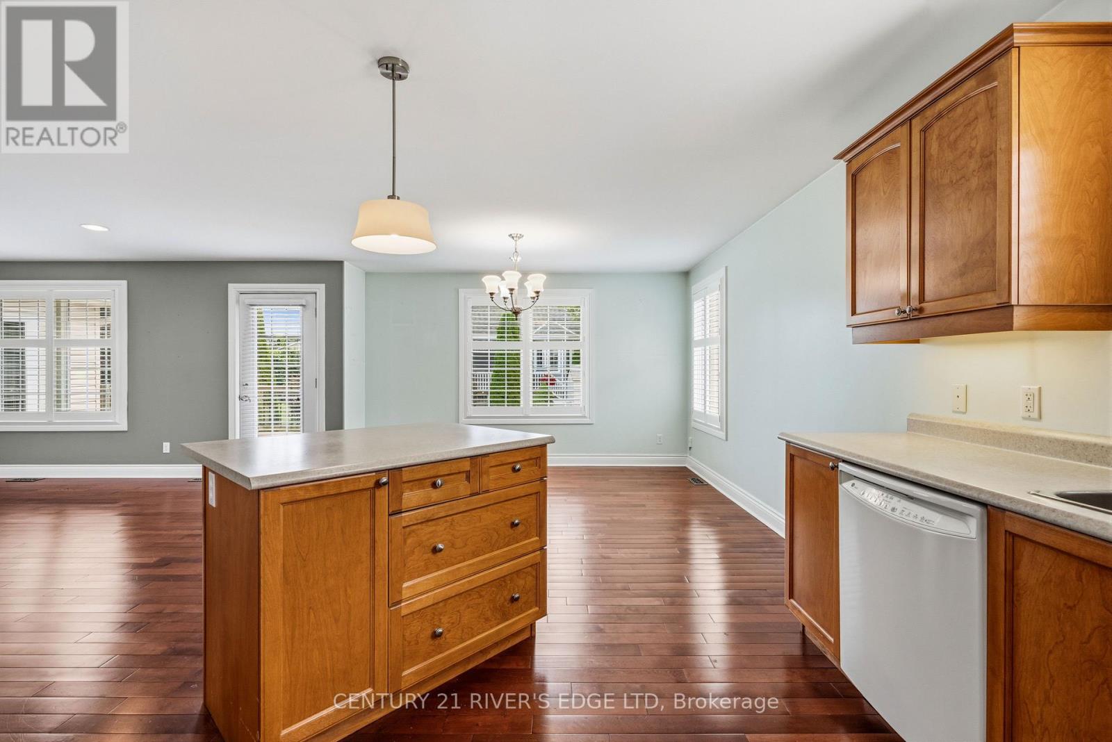 113 BLAKE'S CRESCENT - 13