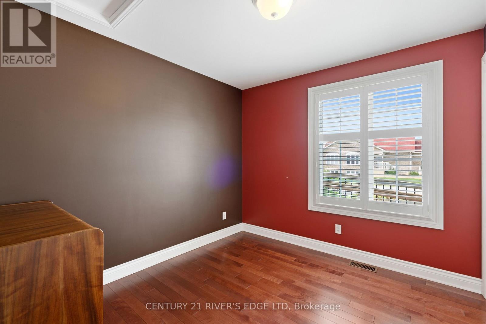 113 BLAKE'S CRESCENT - 16