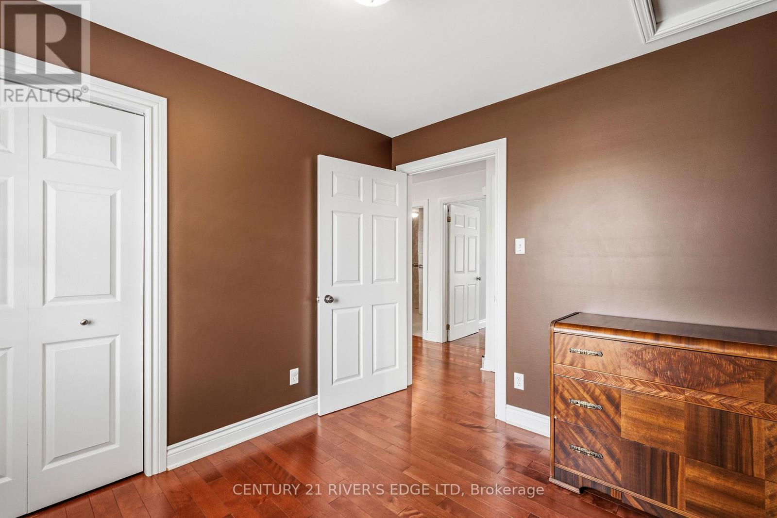 113 BLAKE'S CRESCENT - 17