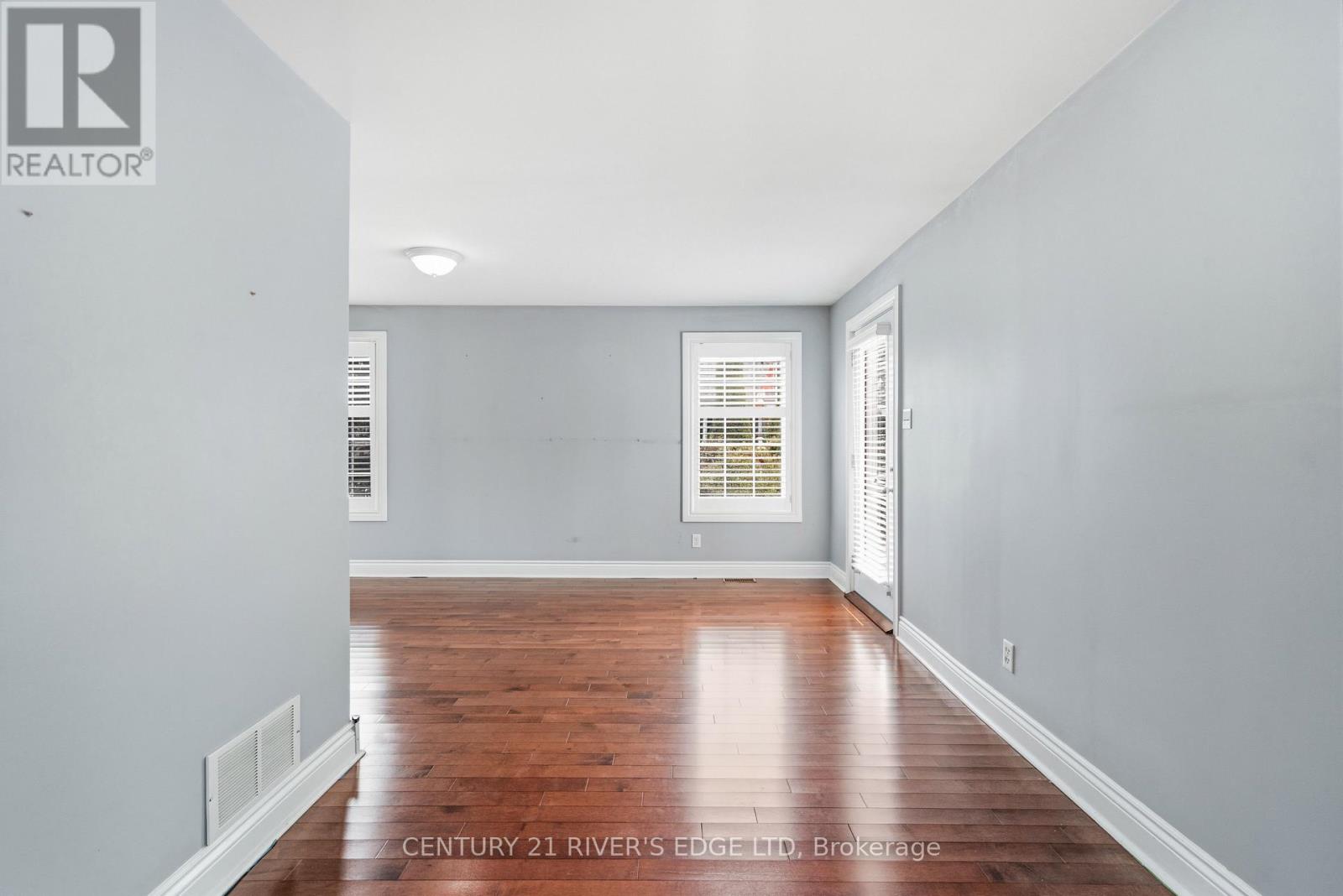 113 BLAKE'S CRESCENT - 18