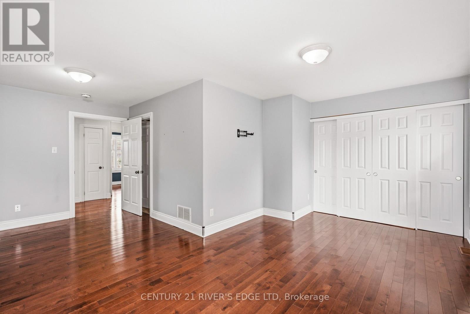 113 BLAKE'S CRESCENT - 19