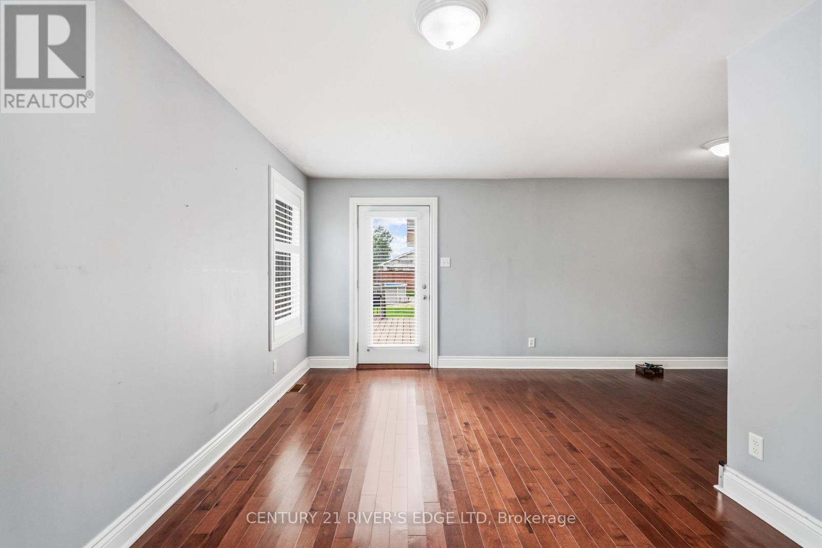 113 BLAKE'S CRESCENT - 20