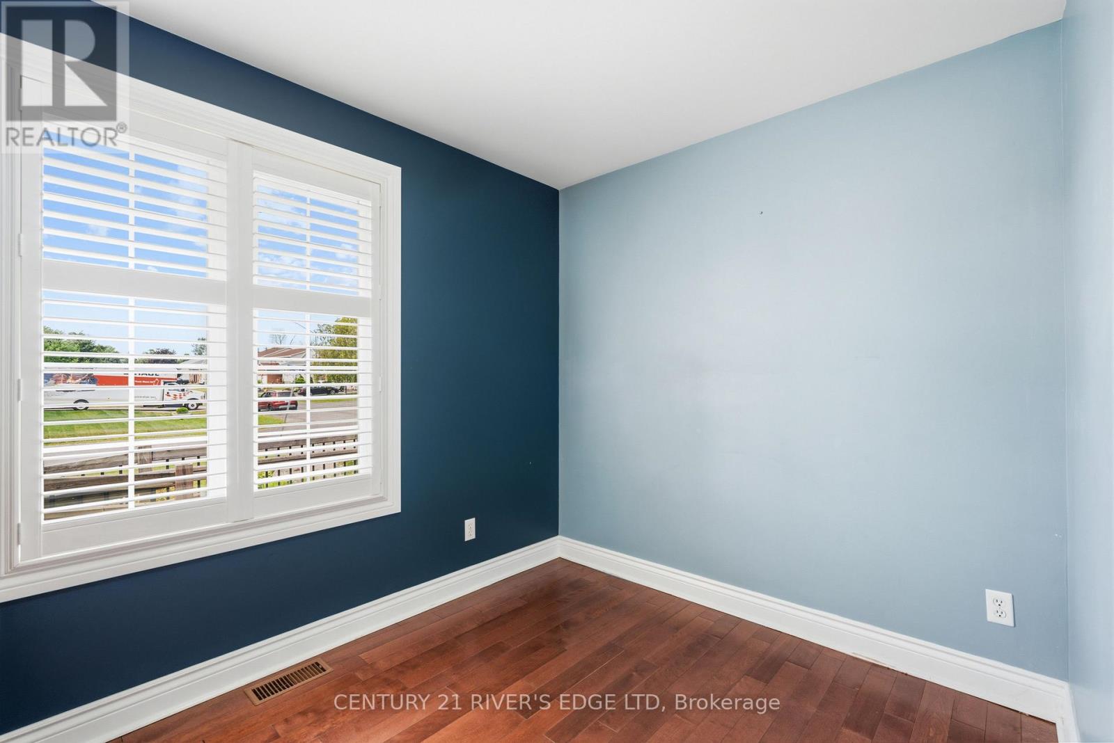 113 BLAKE'S CRESCENT - 21