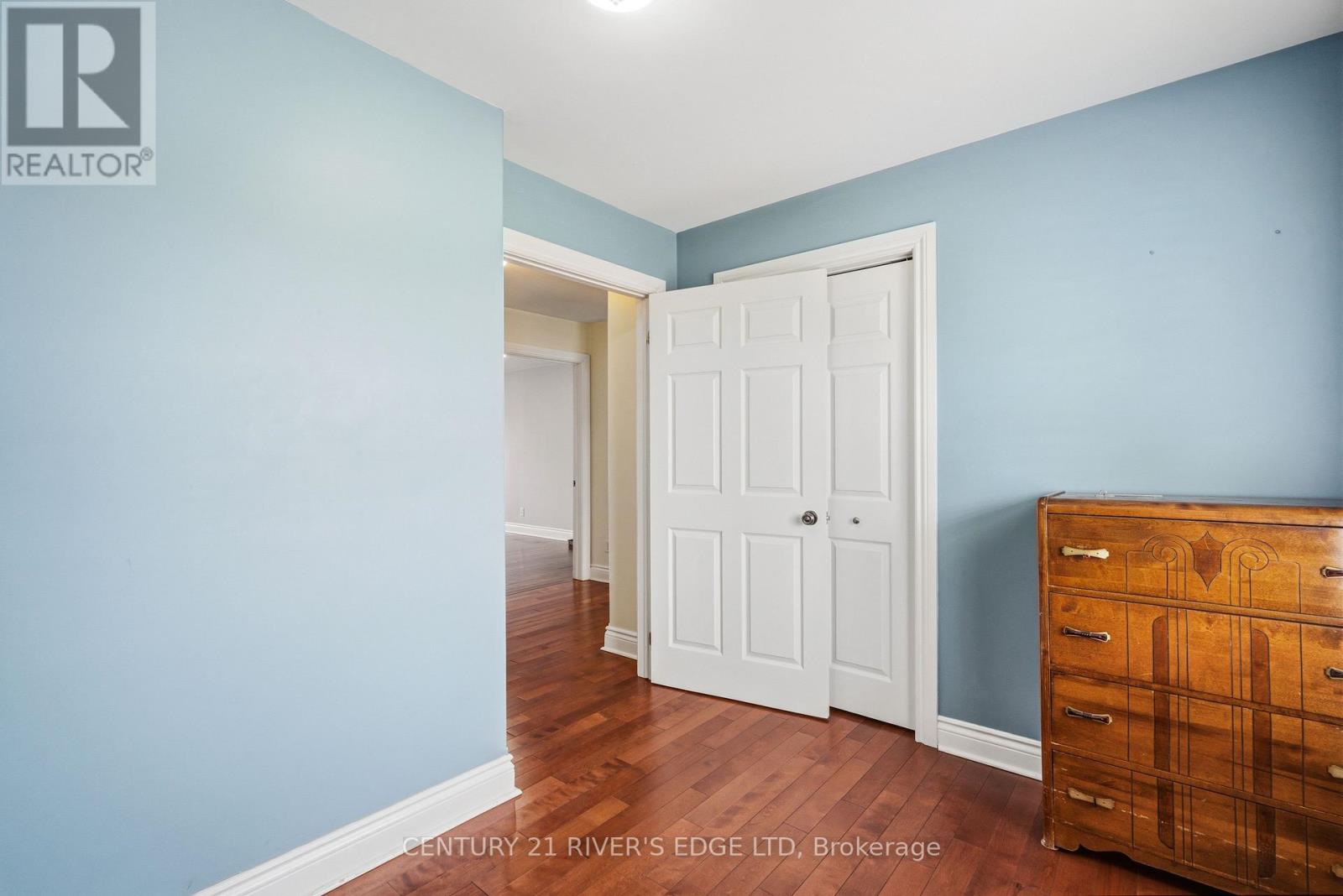 113 BLAKE'S CRESCENT - 22