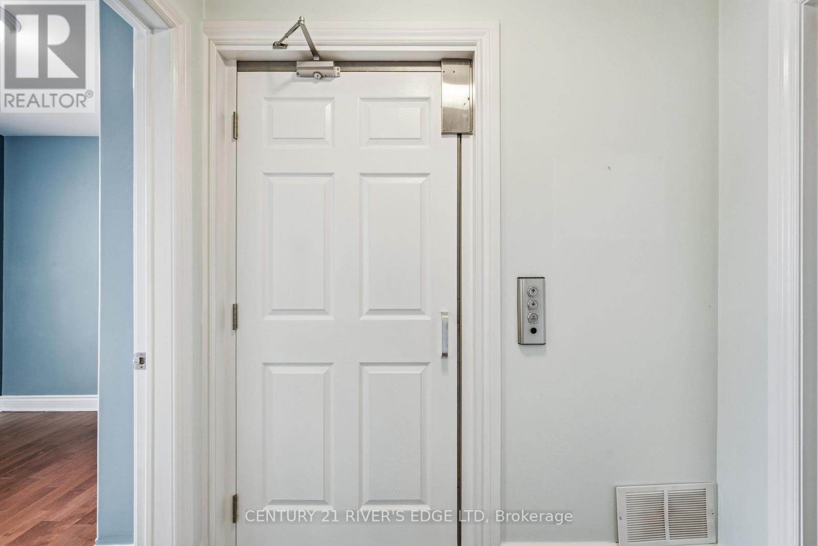 113 BLAKE'S CRESCENT - 23