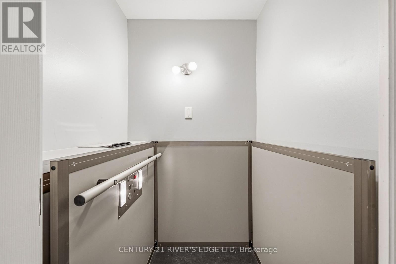 113 BLAKE'S CRESCENT - 24