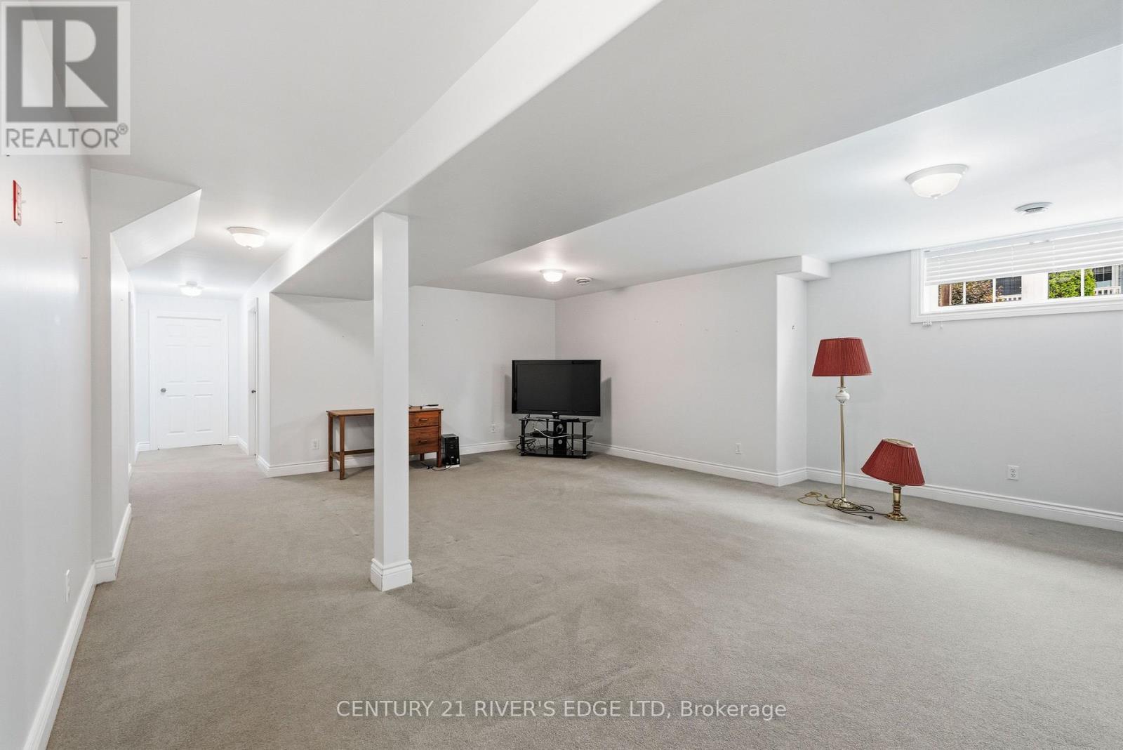 113 BLAKE'S CRESCENT - 27