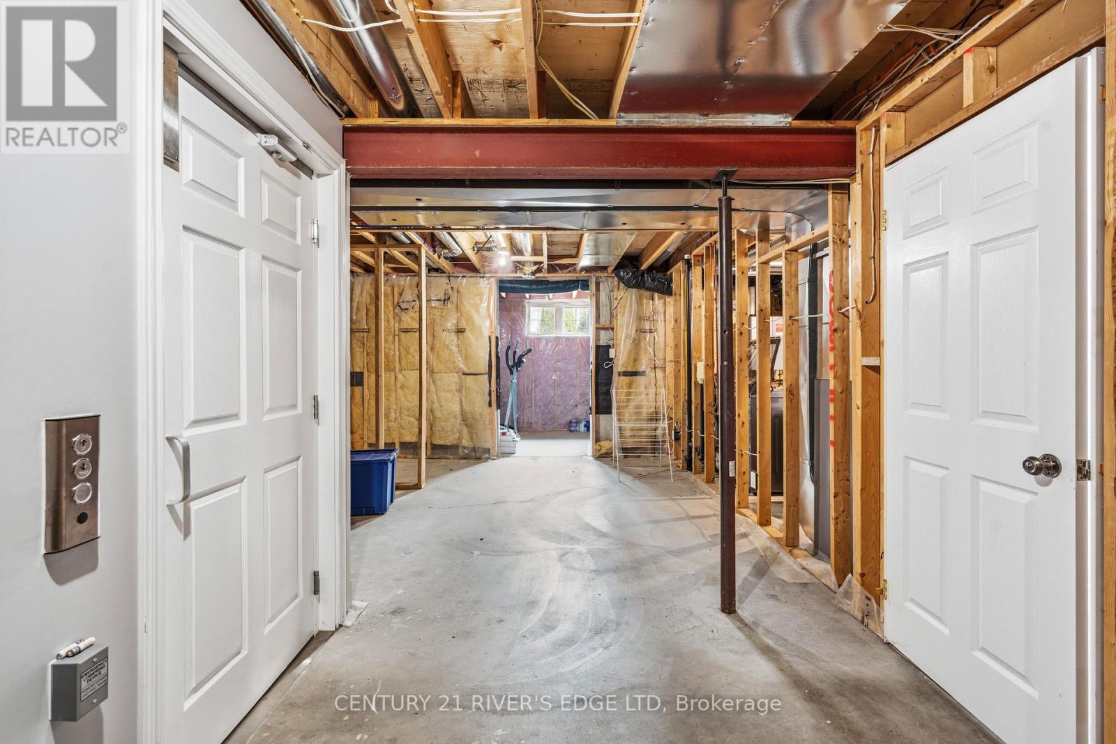 113 BLAKE'S CRESCENT - 32