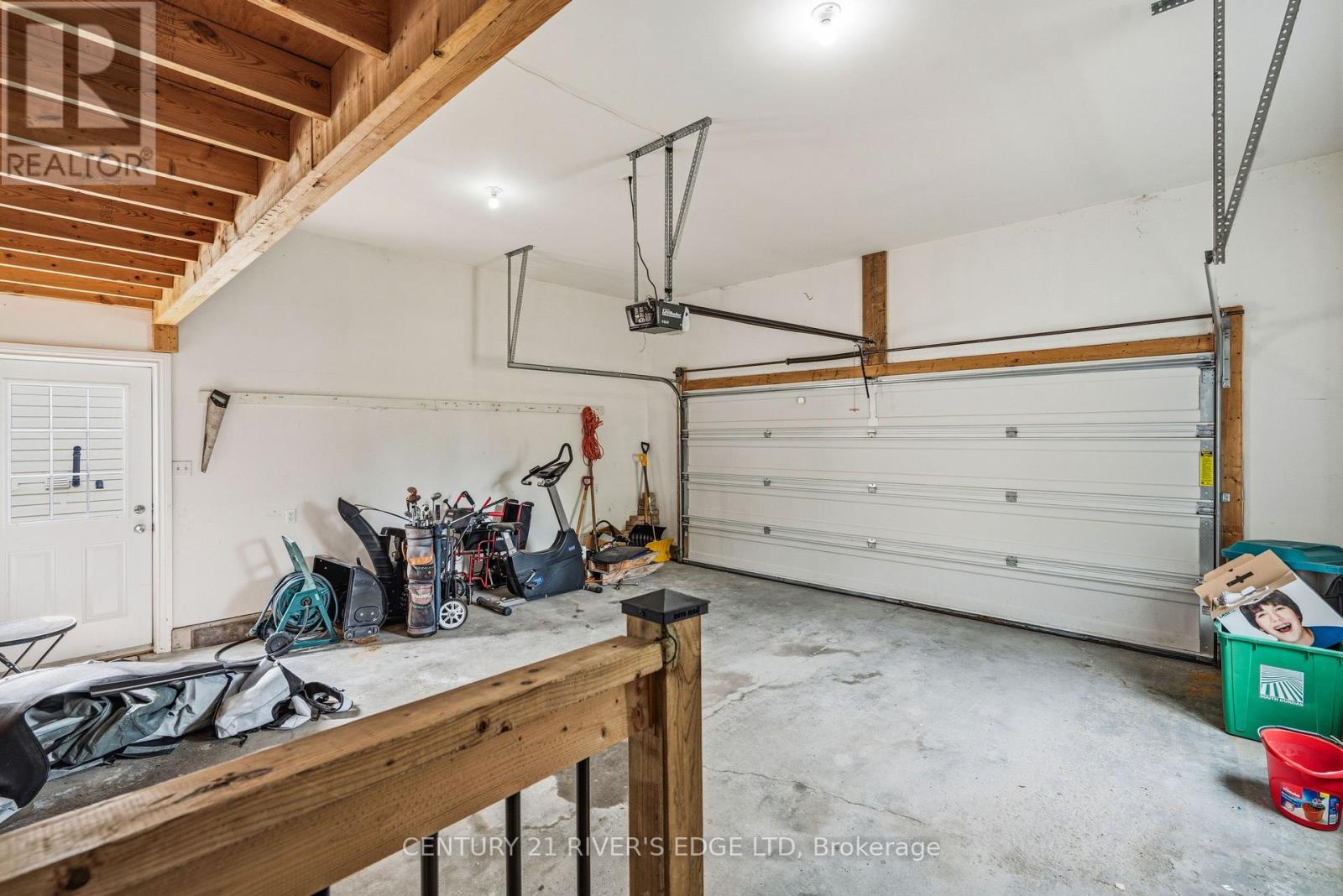 113 BLAKE'S CRESCENT - 33