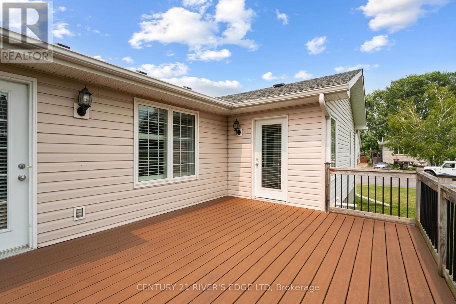 113 BLAKE'S CRESCENT - 35